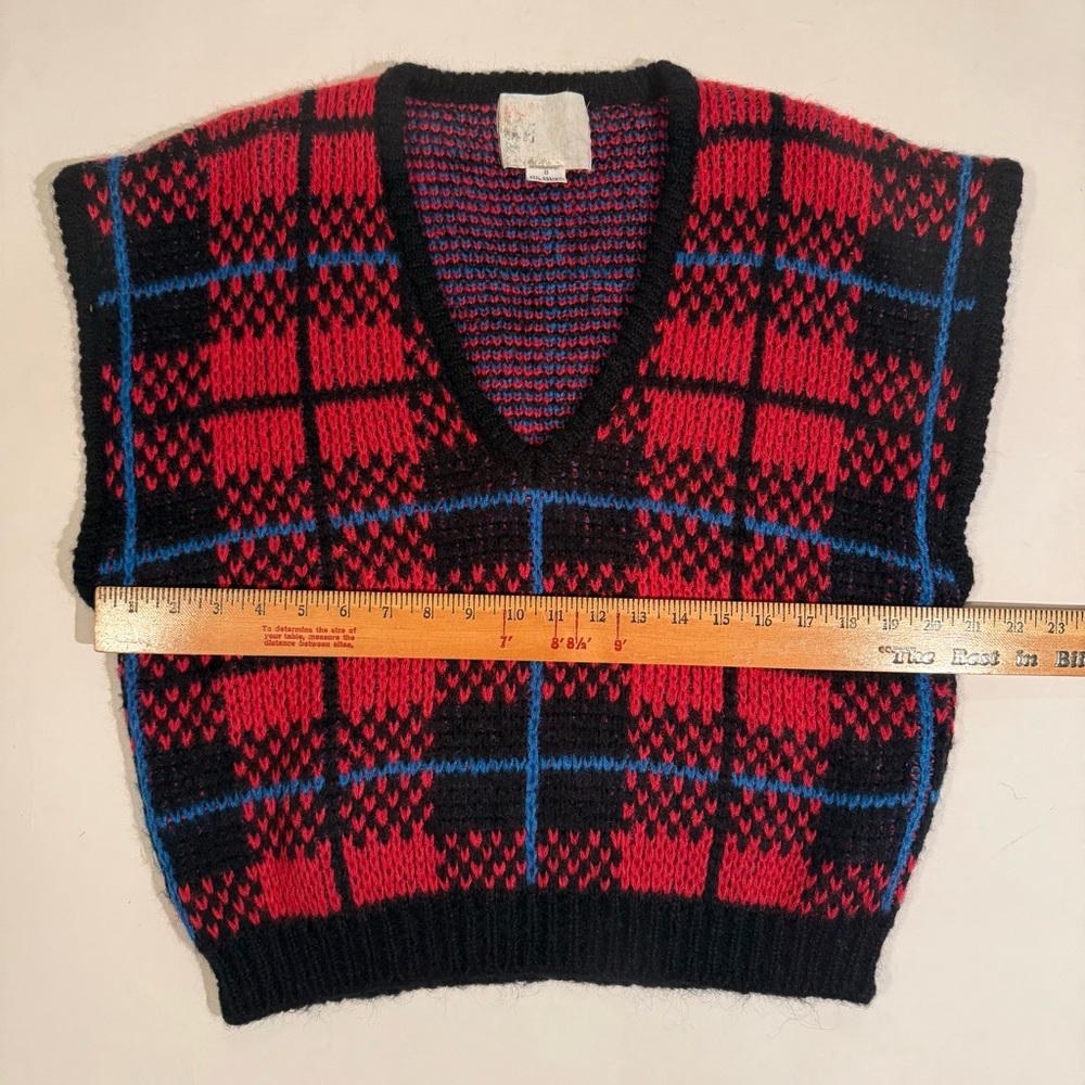 Vintage Cozy Plaid Sweater Vest Red Black Blue V-Neck Sweater Small - Picture 5 of 8